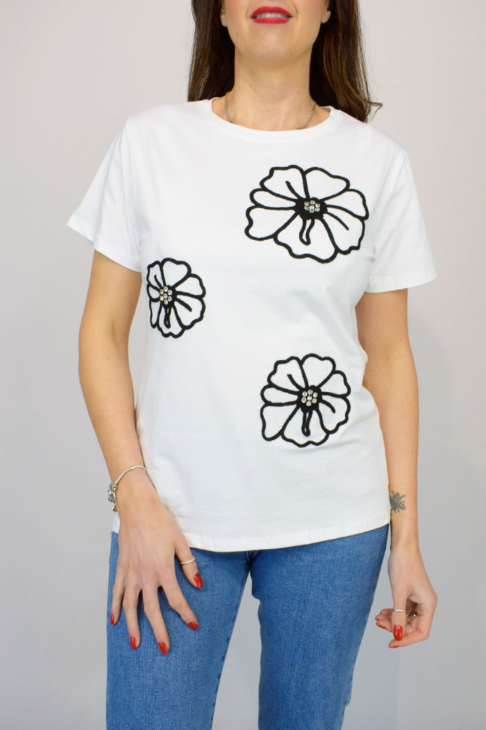 White Contrast Embroidered Flower T-shirt