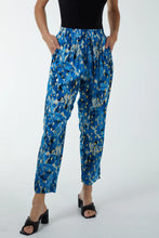 Load image into Gallery viewer, Foil Leaf Detail Capri Trousers
