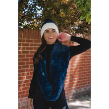 Load image into Gallery viewer, Navy faux Fur Snood
