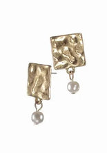 Load image into Gallery viewer, Pearl Drop Earrings Gold
